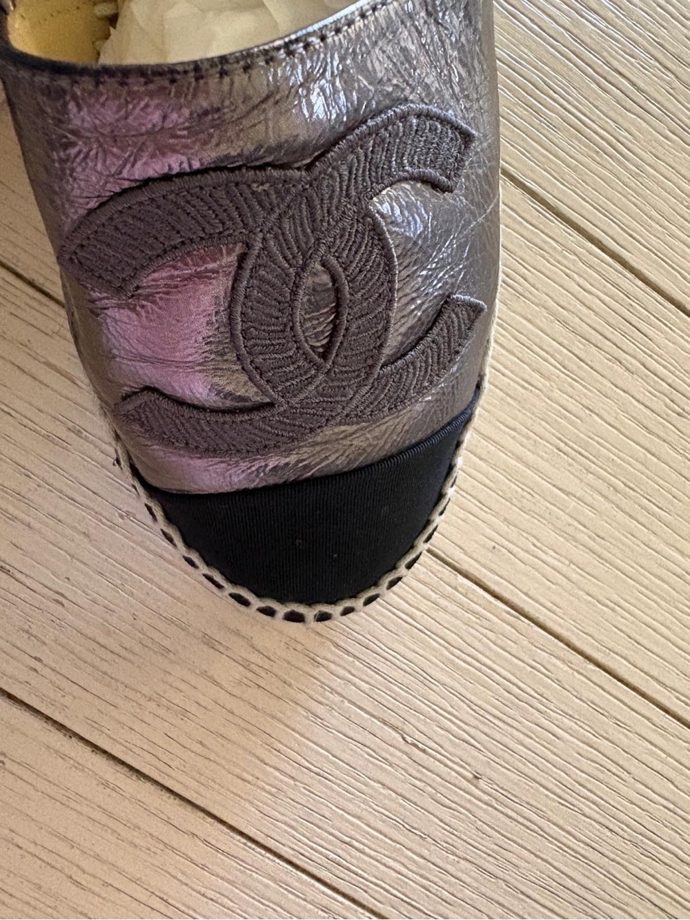 Chanel CC Espadrilles Metallic Bronze Leather Flats Size 37 Made in Spain - Picture 2 of 6